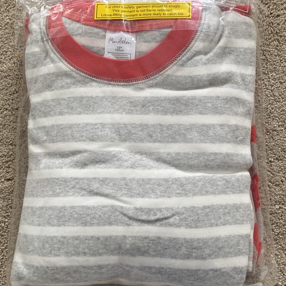 Mini Boden pajama set - Picture 3 of 3